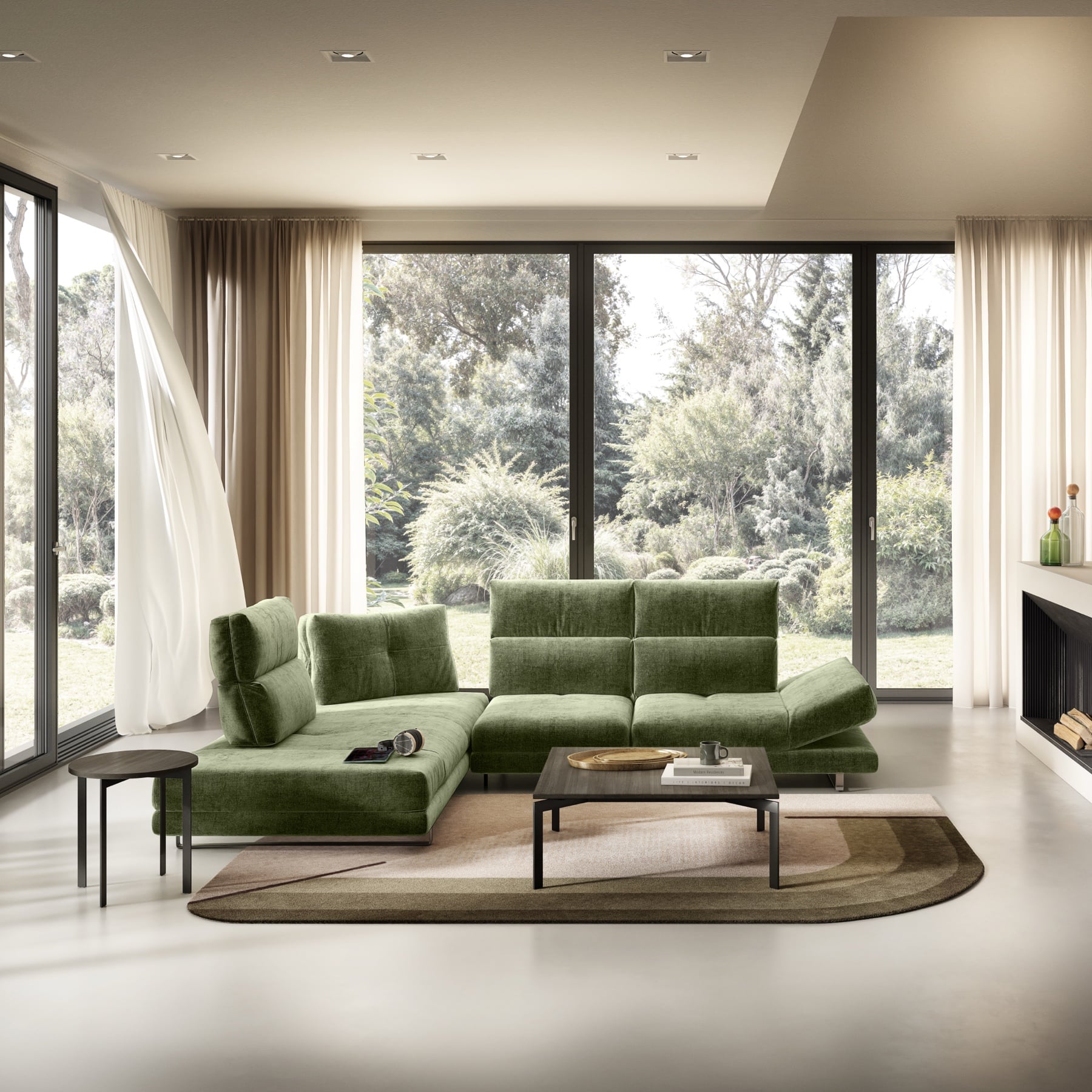 Žalia modulinė sofa šviesioje svetainės erdvėje