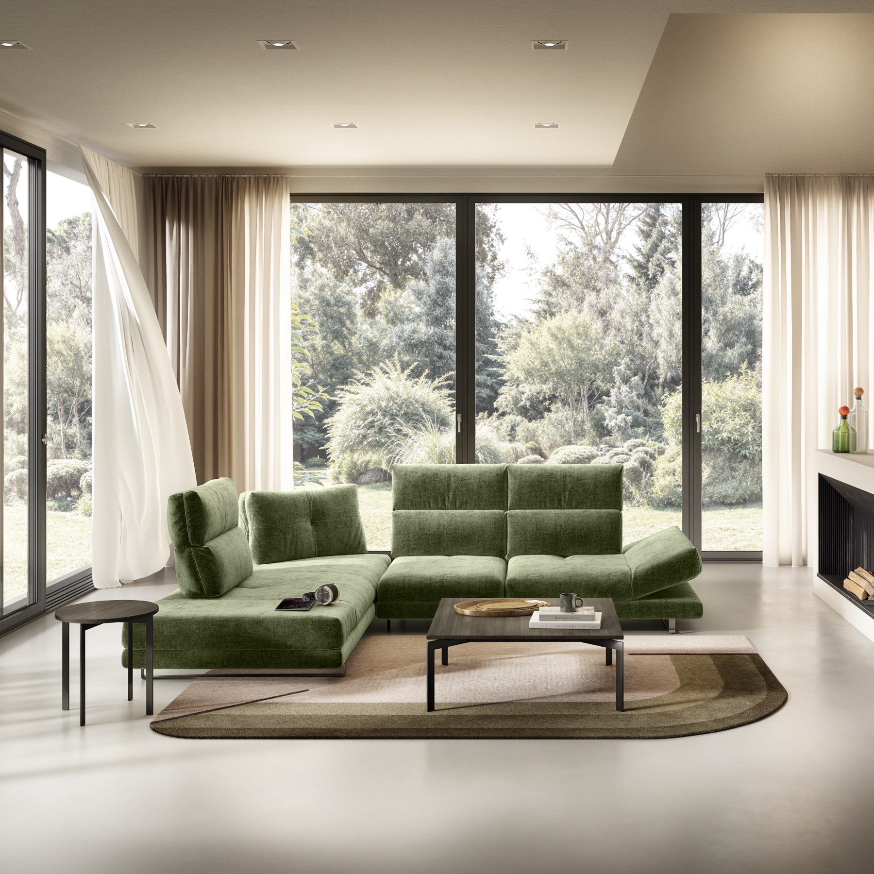 Žalia modulinė sofa šviesioje svetainės erdvėje